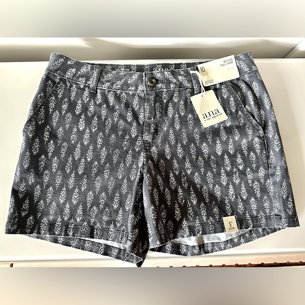 A.N.A Twill Shorts Size 10 Mid-Rise NEW